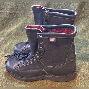 NEW-Danner Acadia 8” 200gram Insulated Boots, Men’s 10, Width EE, Vibram soles.